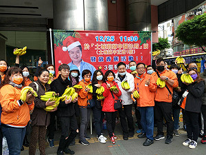 新北市議員林金結送出1200串香蕉 募捐近4000張發票