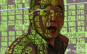 台股震盪收黑  小跌4.39點