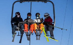 在瑞士滑雪勝地被要求隔離10天 至少200英國遊客「一夜蒸發」