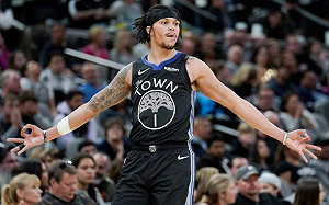 柯瑞妹婿絕殺三分球　助勇士奪首勝