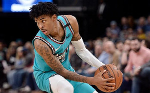 (影)新人王莫蘭扭傷　坐輪椅離開球場