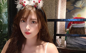 Yumi.K「胸器」放桌上！網嗨：要垮了