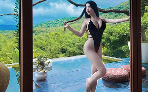 上下全開北半球崩不住！霍萱獻深V泳裝照