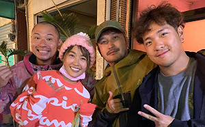 KID到場支持！小嫻、金剛夜市擺攤人潮擠爆