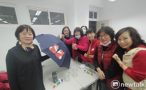 嶺東科大樂齡大學結業成果展  彩繪洋傘留校成共享記憶