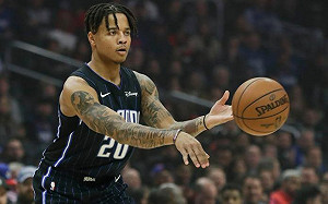 才簽億元約　富兒子報銷發文惹鼻酸