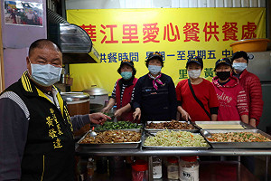 板橋暖心里長月供千份愛心餐   義務治喪助弱勢 