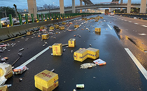 恍神自撞護欄 國1桃園段回堵逾8公里 市區交通大打結