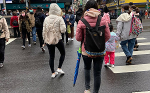 粉專「禦寒偏方」要深藍長者洗冷水澡 藥師 :  提這種建議的人 是笨還是壞?