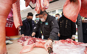 肯定非萊豬  蔡易餘、會計師公會送老人食堂新鮮豬肉