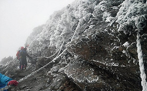 急凍！玉山氣象站僅-14.1度 鄭明典：等於在冰櫃工作  林佳龍要緊急支援暖暖包