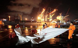 印尼客機墜毀找到屍塊 飛機失聯之前就偏離航線