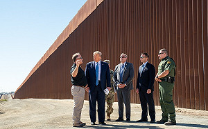 川粉暴動後將首度露面 川普最後出巡到美墨邊境牆