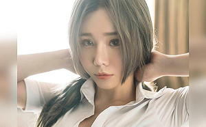 太飽滿擠爆襯衫！泥泥好身材藏不住