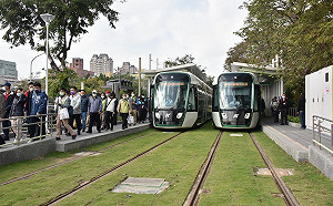 高雄輕軌大南環試營運  陳其邁：全線免費搭乘至228