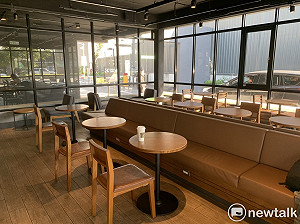 染疫醫護來過 桃市星巴克國際門市冷清 振宇五金持續停業