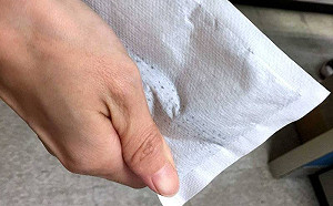 另類寒害！8旬翁誤把暖暖包當調味包拌麵吃下肚