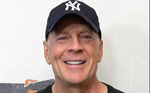 布魯斯威利「拒戴口罩」被趕出藥局！遭網撻伐急道歉滅火