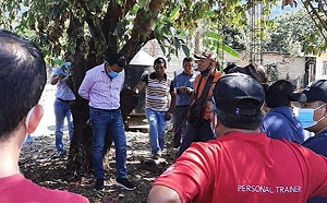 墨西哥式正義! 供水出問題居民一周無水可用 憤怒民眾把市長綁樹上