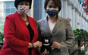 美國務院官員晤蕭美琴  台灣黑熊布偶同框湊熱鬧