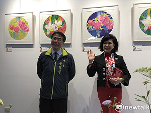 最美主持人白嘉莉台南辦公益畫展  黃偉哲邀台南定居辦個展