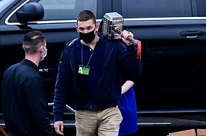 白宮整理川普私物竟發現「川普之鎚」 引起眾人熱議