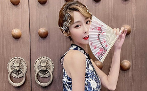 直播主展露翹臀曲線！迷你短旗袍超性感