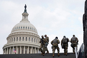 拜登就職倒數！2.5萬國民兵進駐華府維安 警懷疑藏有「內鬼」