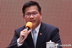 春節悠遊卡搭台鐵無限制成防疫破口?林佳龍:人是流動的