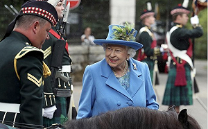 英國皇室為補財務漏洞 竟拍賣單價逾上千元毛襪