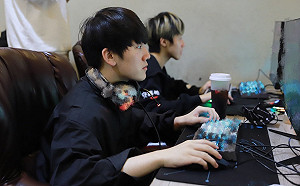 《英雄聯盟》無線滑鼠未達電量遭罰 JackeyLove調侃：小難受