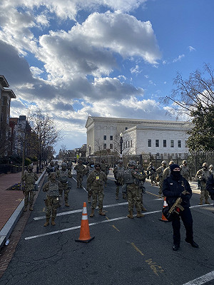 快訊》美國最高法院驚傳｢有炸彈｣就在拜登就職典禮對面!人員疏散中