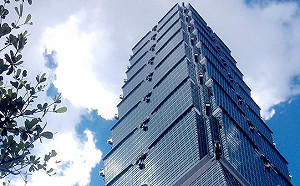 為受難者祝禱  台北101今明兩晚外牆打字點燈