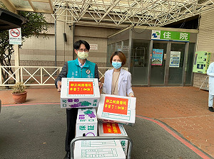 熱心民眾挺醫護  部立桃園醫院湧物資