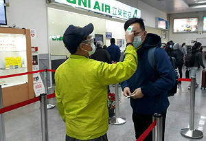 航空站加強防疫！劃定「入境旅客活動區域」