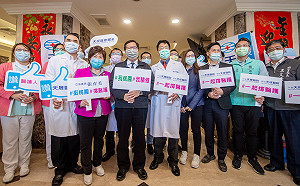 大和解!  桃園陷本土疫情危機  藍綠親訪天晟醫院慰勉醫護