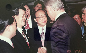 胡志強一張照｢突破蕭美琴的歷史性突破｣?黃子哲:給民進黨重重一擊