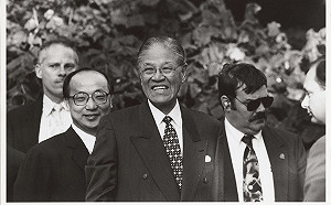 胡志強秀與柯林頓舊照 網提醒：那是在李登輝時期