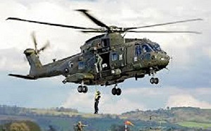 中美人計? 英飛行技術員衣櫃竟藏半裸女子 情報單位懷疑是中國間諜