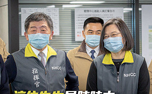 PO出與「這位先生」合照 蔡英文：台灣有這些英雄真好！