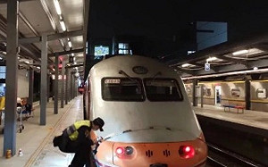 台鐵自強號死亡事故！中年男突現桃園埔心站軌道遭撞「剩下半身 」