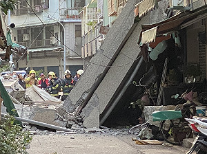 高雄5層樓建築倒塌  疑似因地震引起所幸無人傷亡