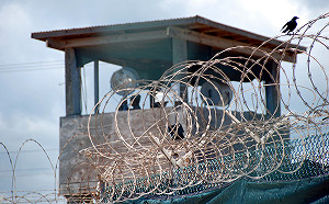 醫護與弱勢人員等無疫苗 恐攻囚犯卻先有 美國防部犯眾怒急喊卡