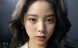 歐陽娜娜機場遇騷擾!遭不明男子扯髮索吻「能親妳嗎」