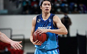 肘擊對手 曾文鼎累犯遭罰款加禁賽