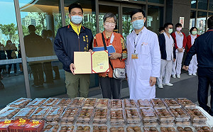 慰勞抗疫前線 新北土城區里長吳信坪自製元氣蛋感謝醫護