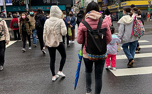 東北季風挾冷空氣來襲!北台灣濕冷有感 專家:高溫驟降10度