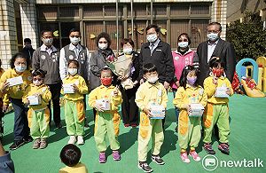 鄭文燦牽線  陳菊溫馨重逢小學恩師