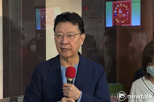 趙少康稱我國疫苗採購「偷雞摸狗」挨批  名嘴館長連環砲「狗娘養」
