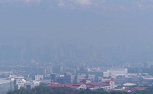 台中灰矇矇空汙再拉警報!蔡其昌批盧秀燕:空氣一差人就神隱